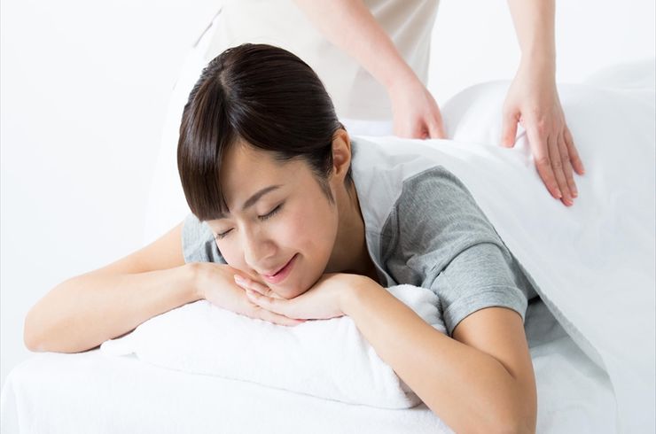 背中のコリほぐし