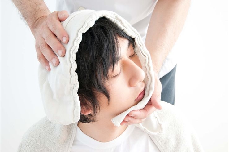 首の施術